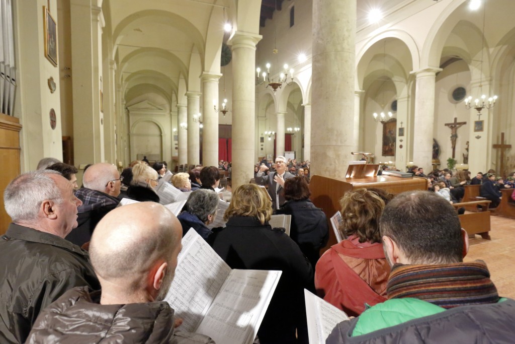 Il coro San Paolo che ha animato con il canto la liturgia